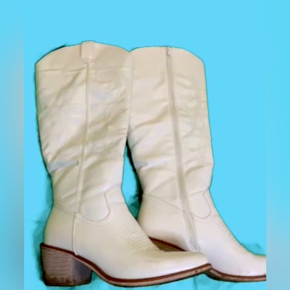 White boots size 8